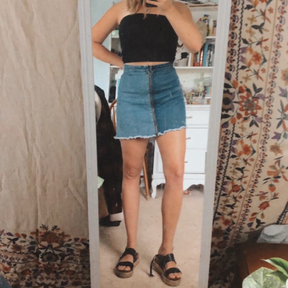 Two-toned zip up denim skirt!